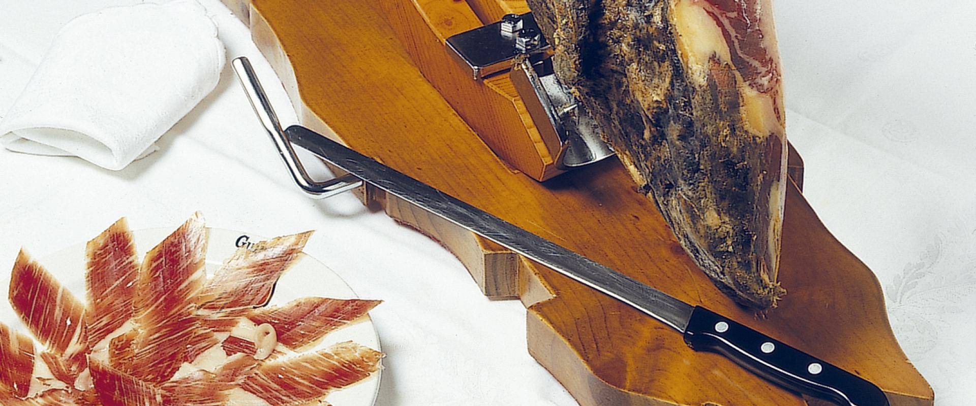 Guijuelo cured ham