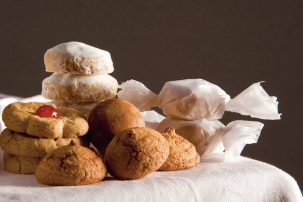 Conventual Pastry and Honey. Sweet temptations