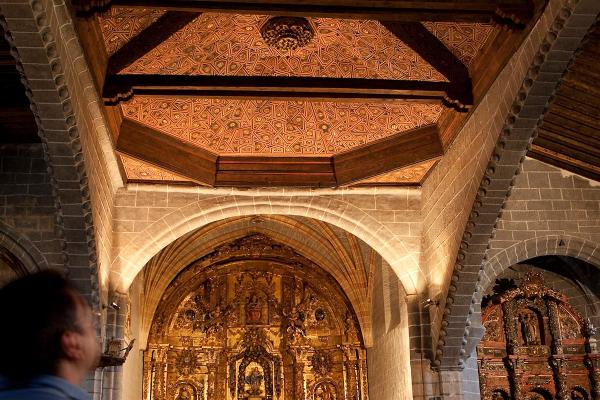 Artesonados y retablos