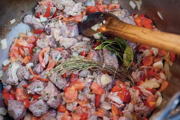 Dia do “Calderillo”: Guisados e aromas em El Castañar