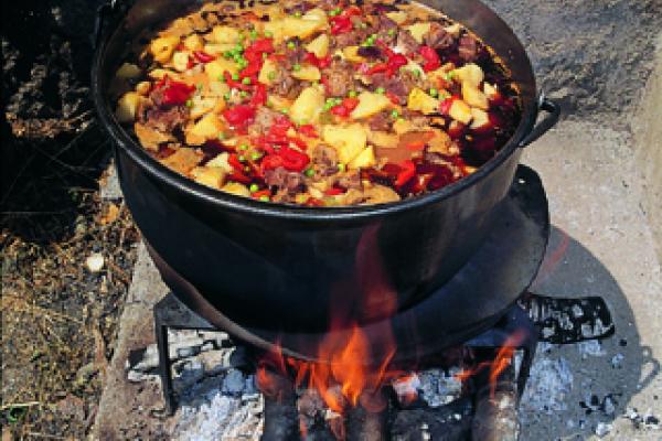 Dia do “Calderillo”: Guisados e aromas em El Castañar