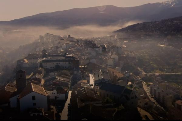 Imagen del video spot Salamanca Emociones: Toro, agua, piedra, mantel